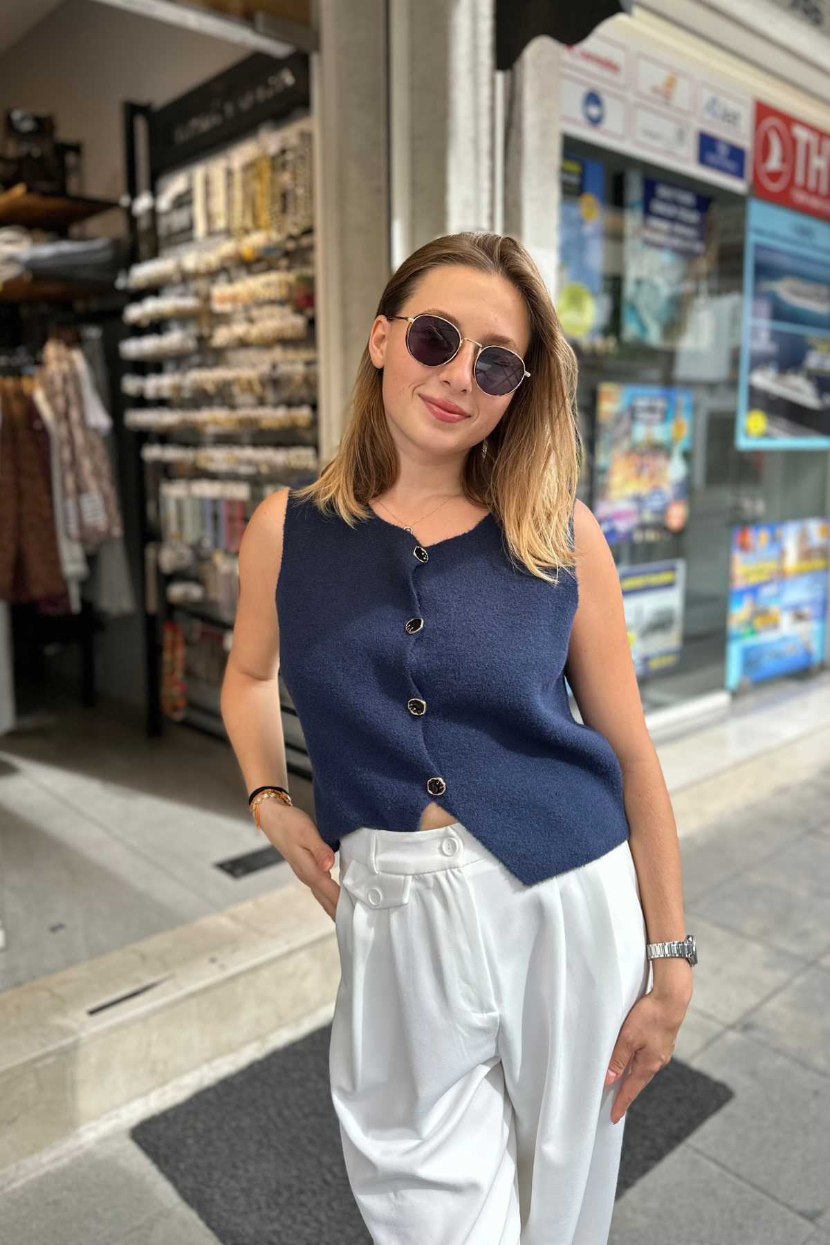 Düğme Detay Yumoş Triko Yelek - LACİVERT