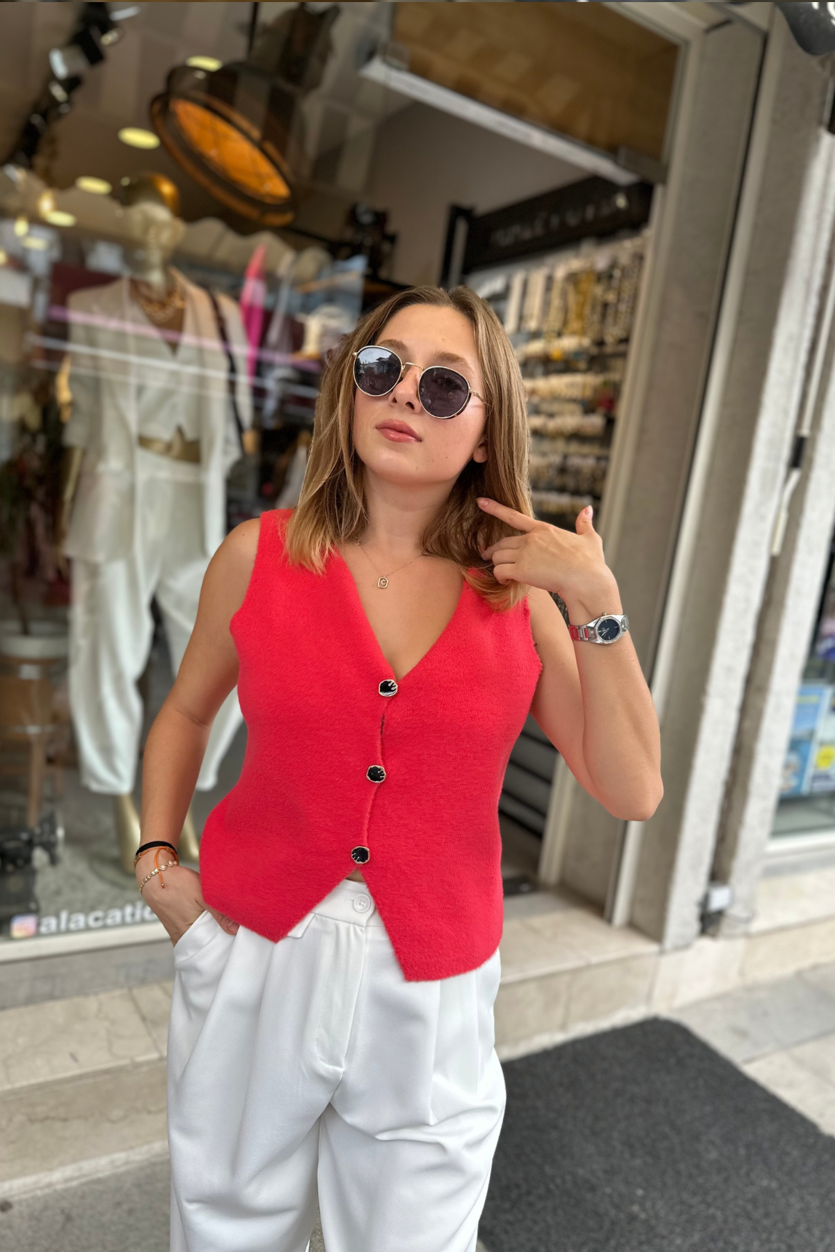 Düğme Detay Yumoş Triko Yelek -MERCAN