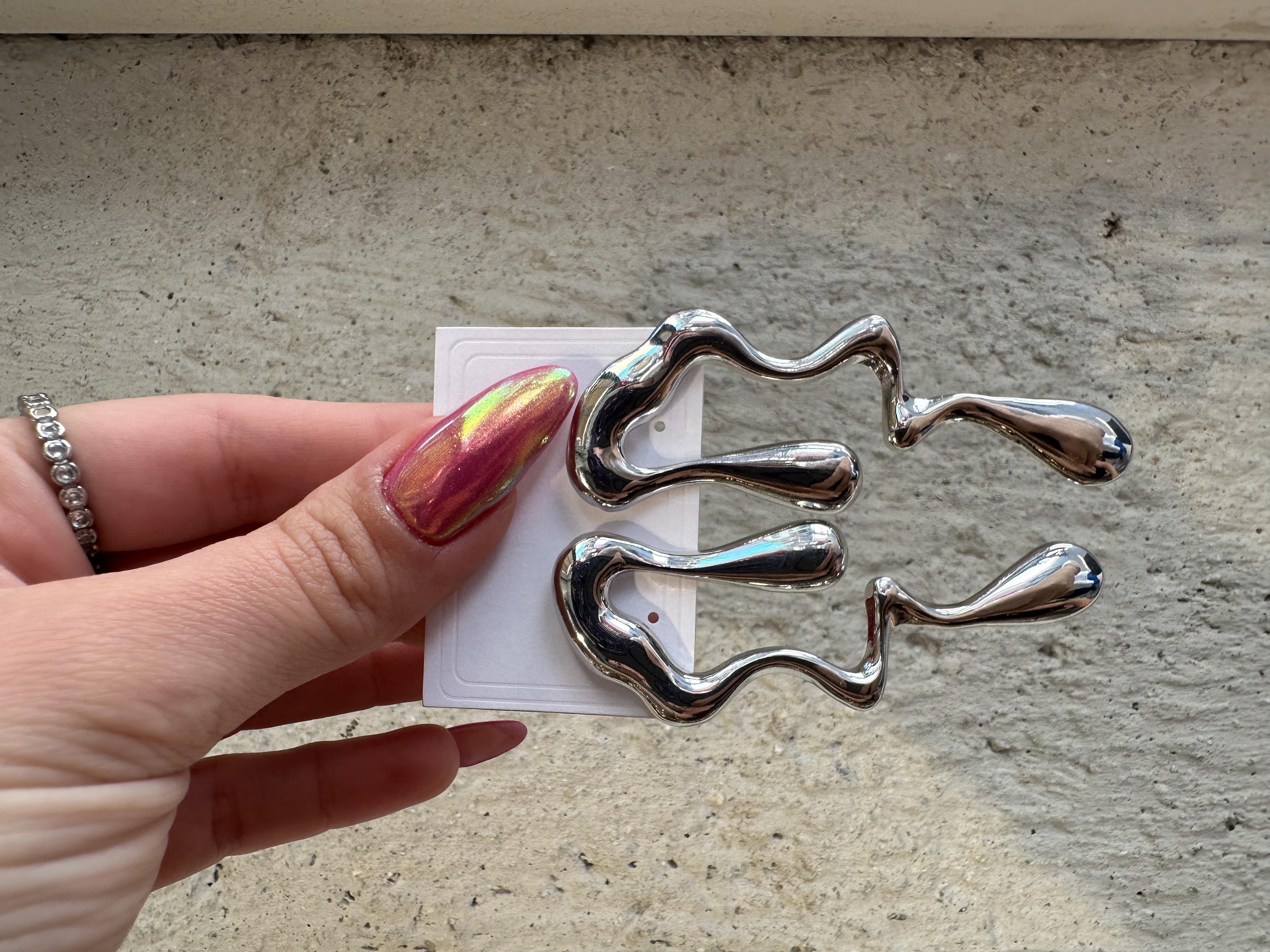 Pinterest Kıvrımlı Gümüş Renk Küpe