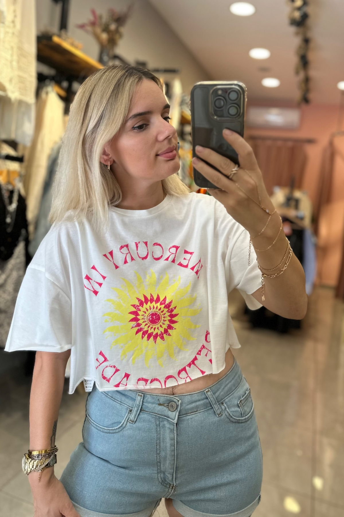 Beyaz baskılı tşört