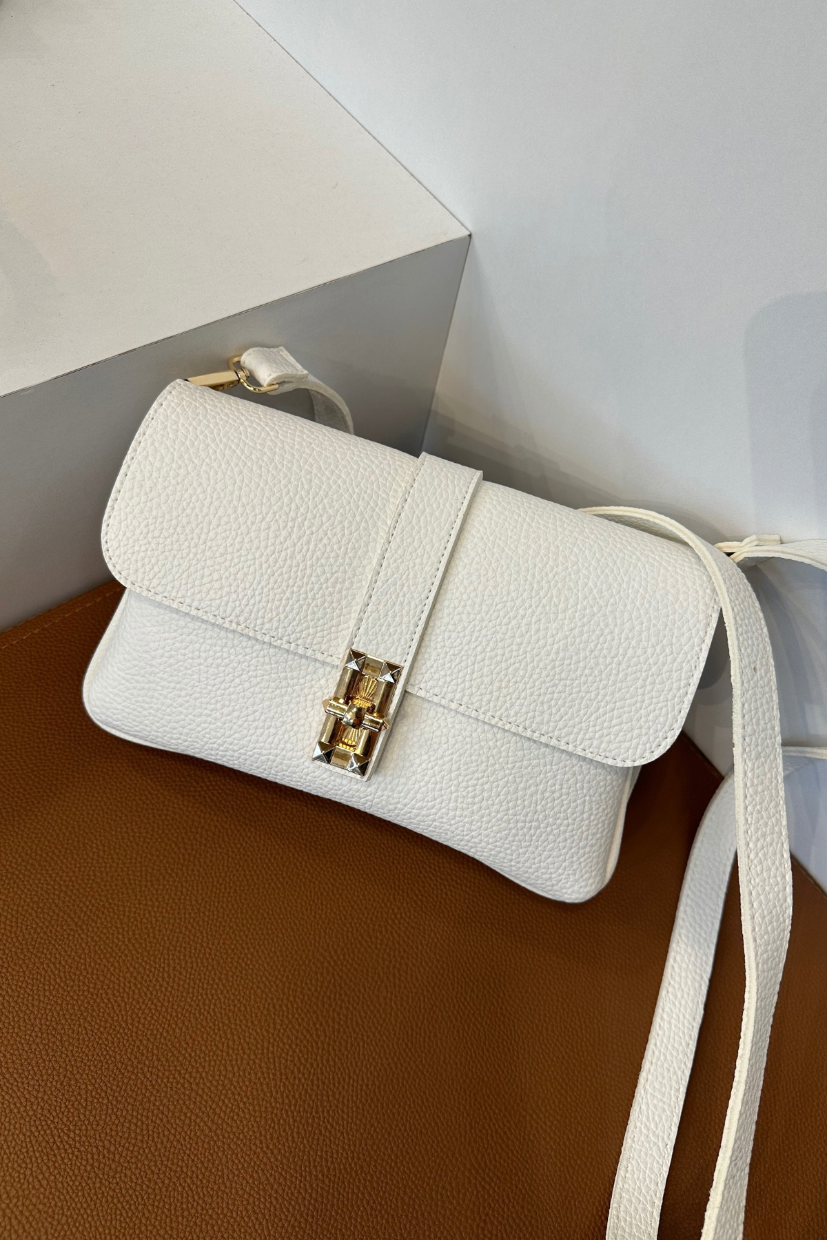 Beyaz Çift Gözlü Çapraz Çanta