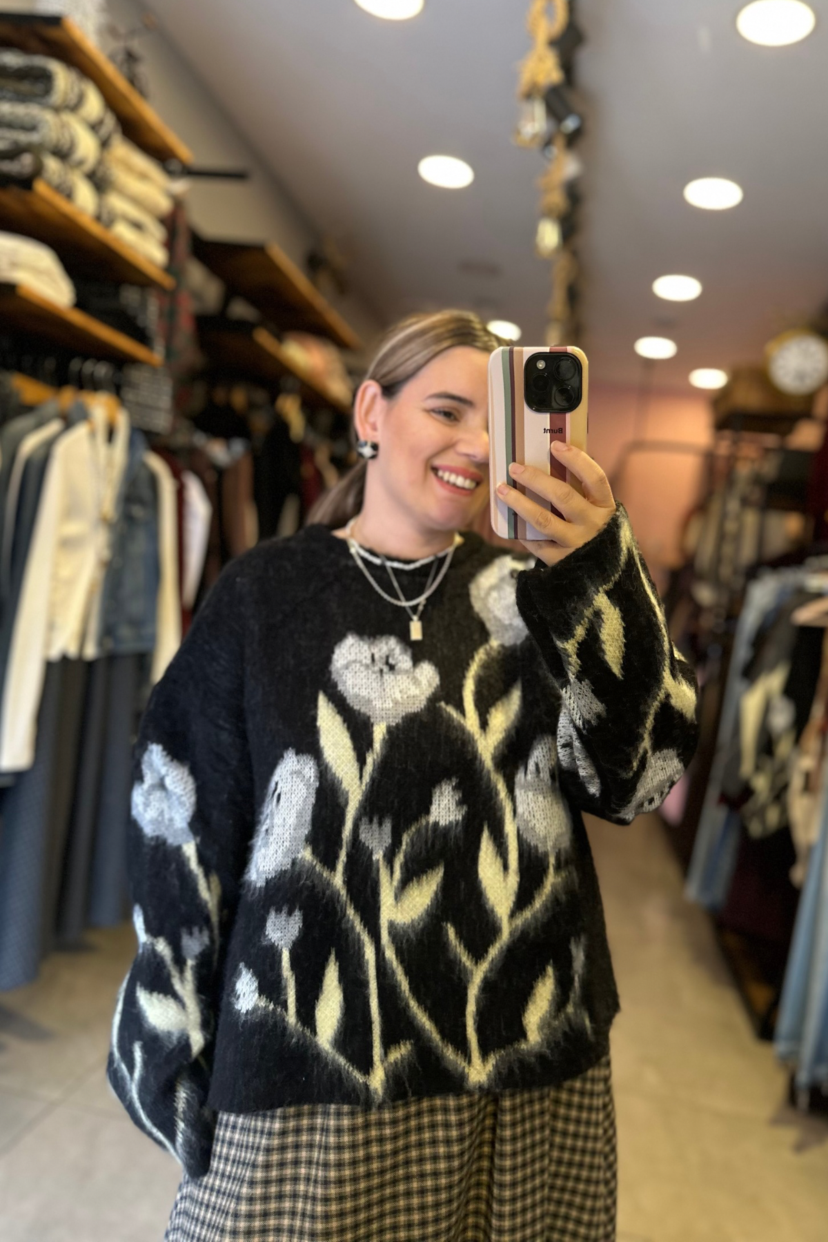 Çiçek Desenli Triko Kazak