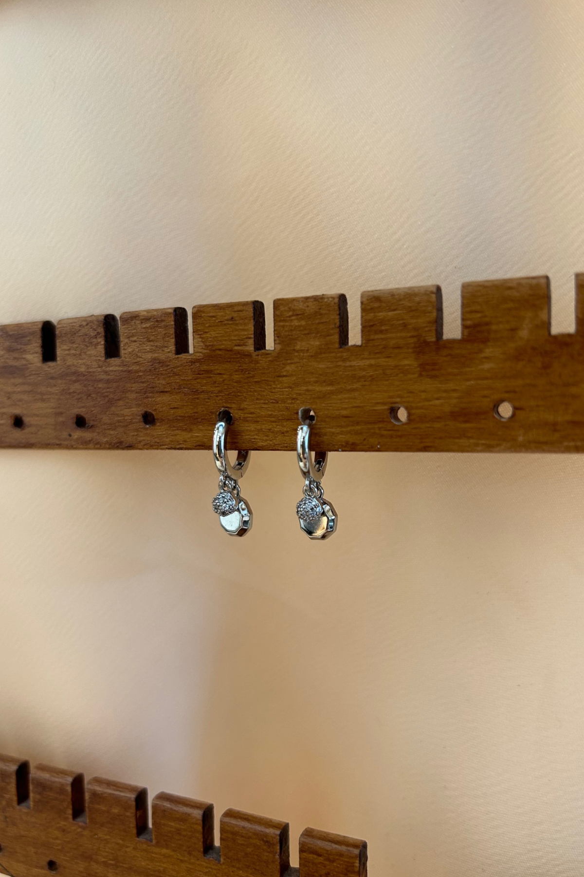 Detaylı Çelik Küpe