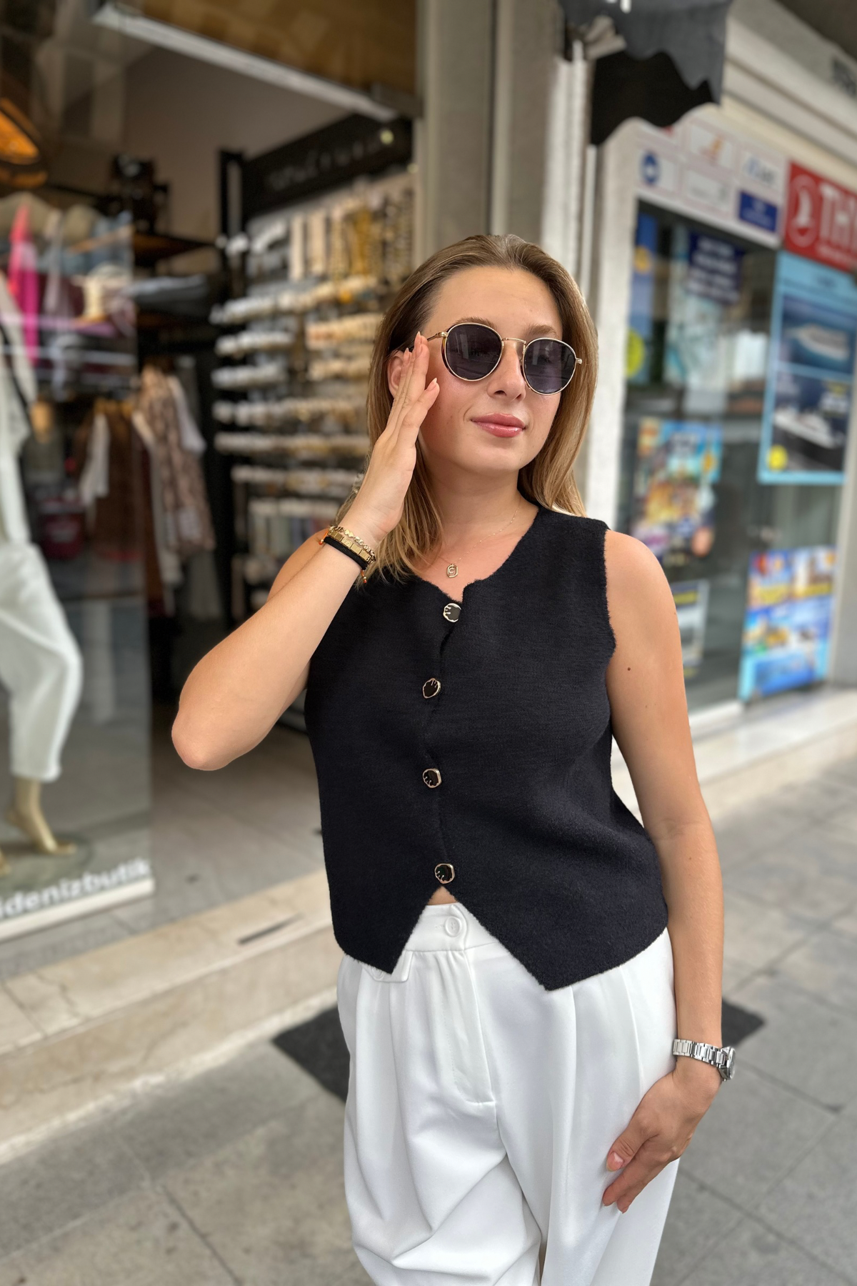 Düğme Detay Yumoş Triko Yelek - SİYAH