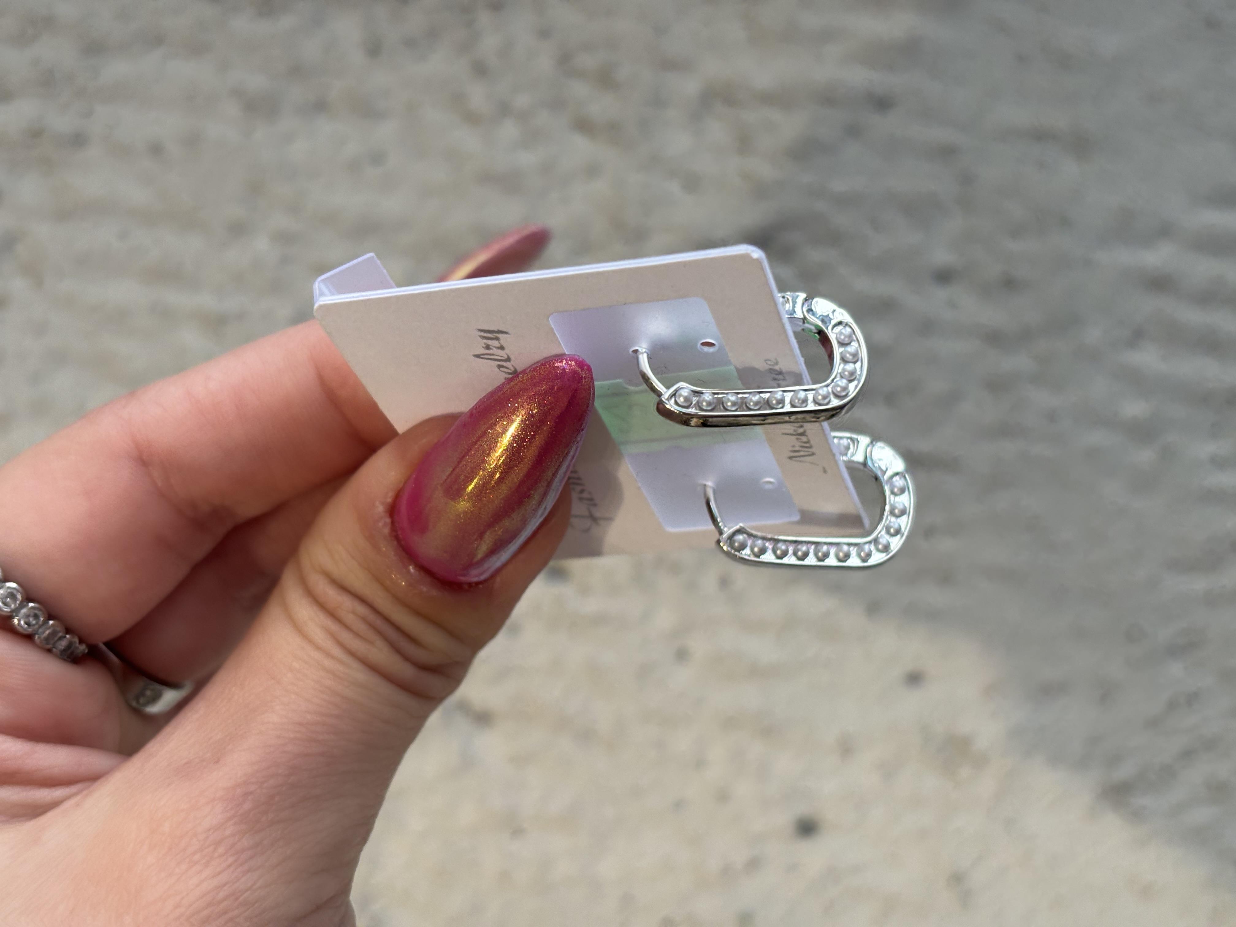 İncili Oval Gümüş Renk Çelik Küpe