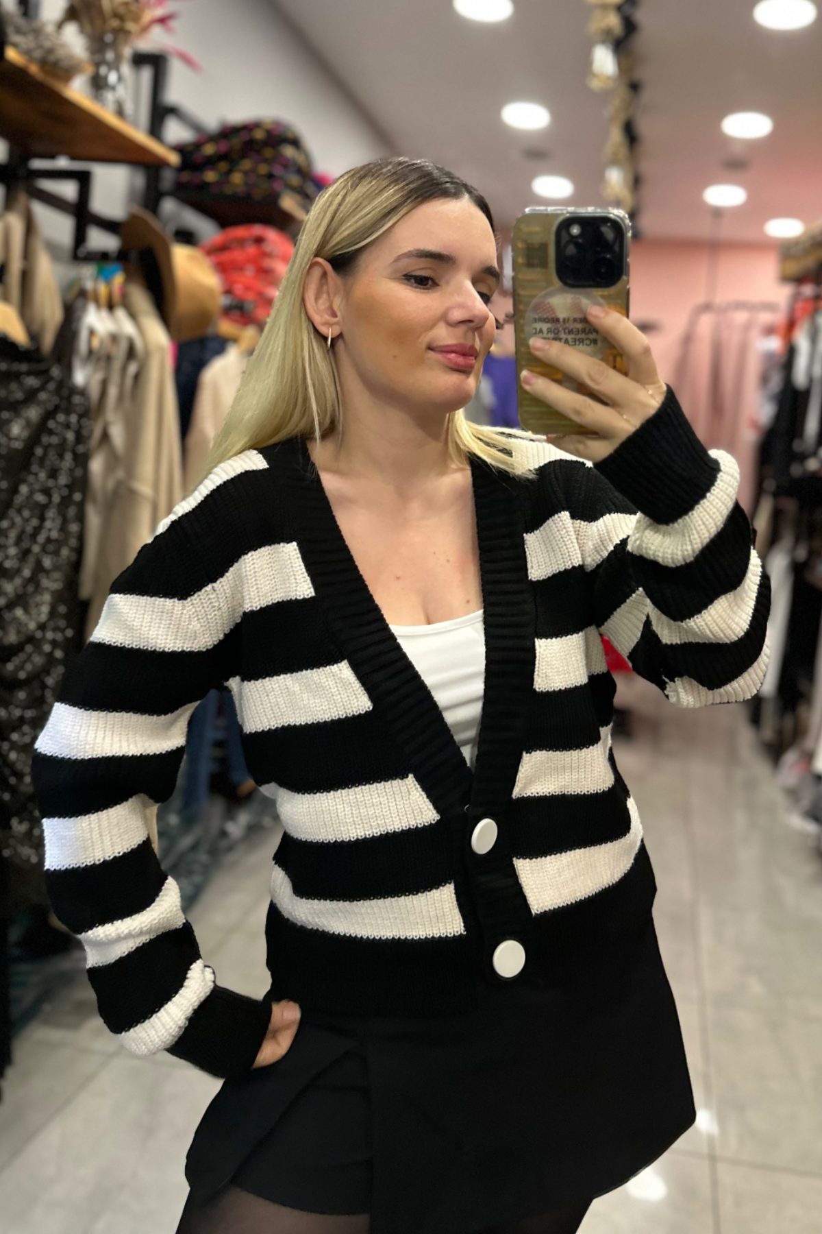 Siyah beyaz çizgili triko hırka