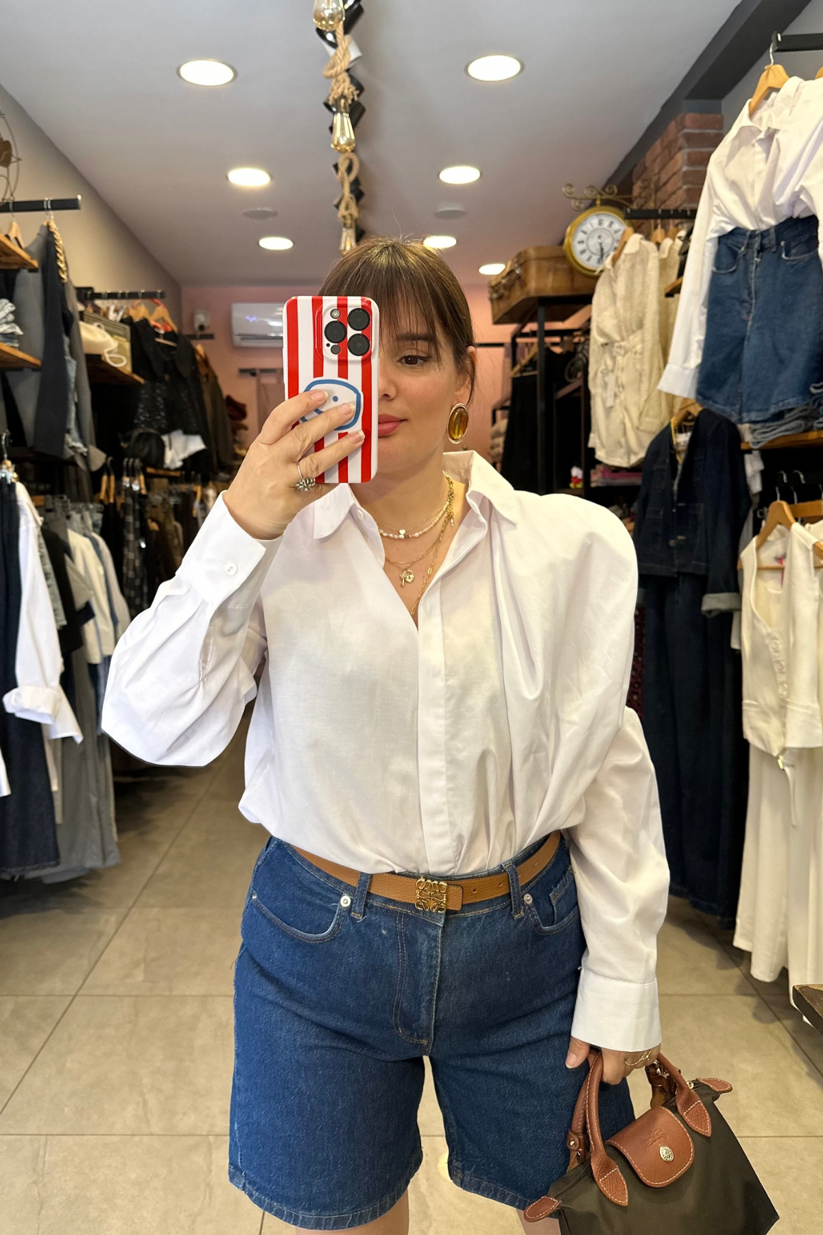 Tek Kol Detay Beyaz Gömlek