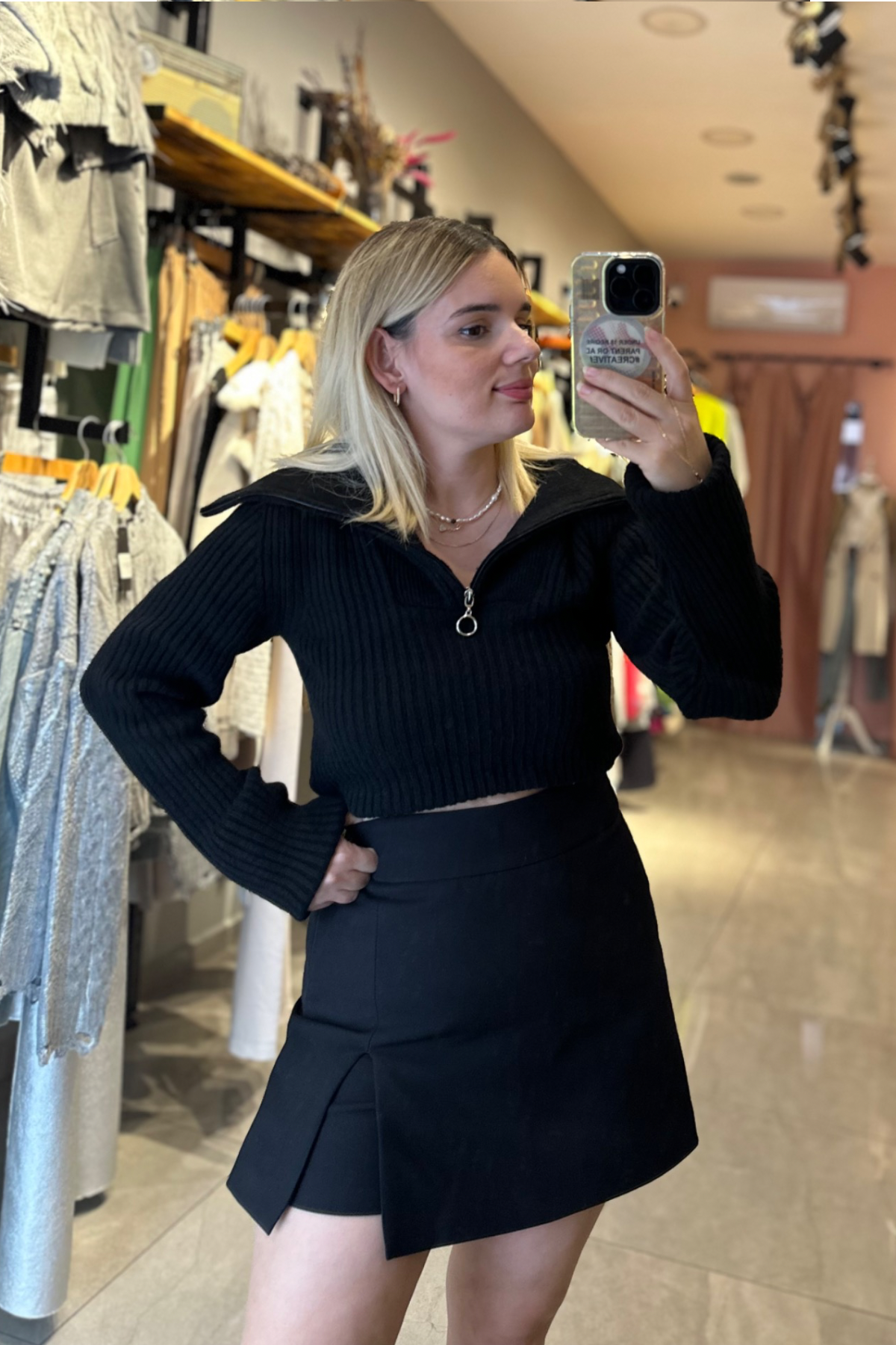 Yaka Fermuarlı Siyah Triko