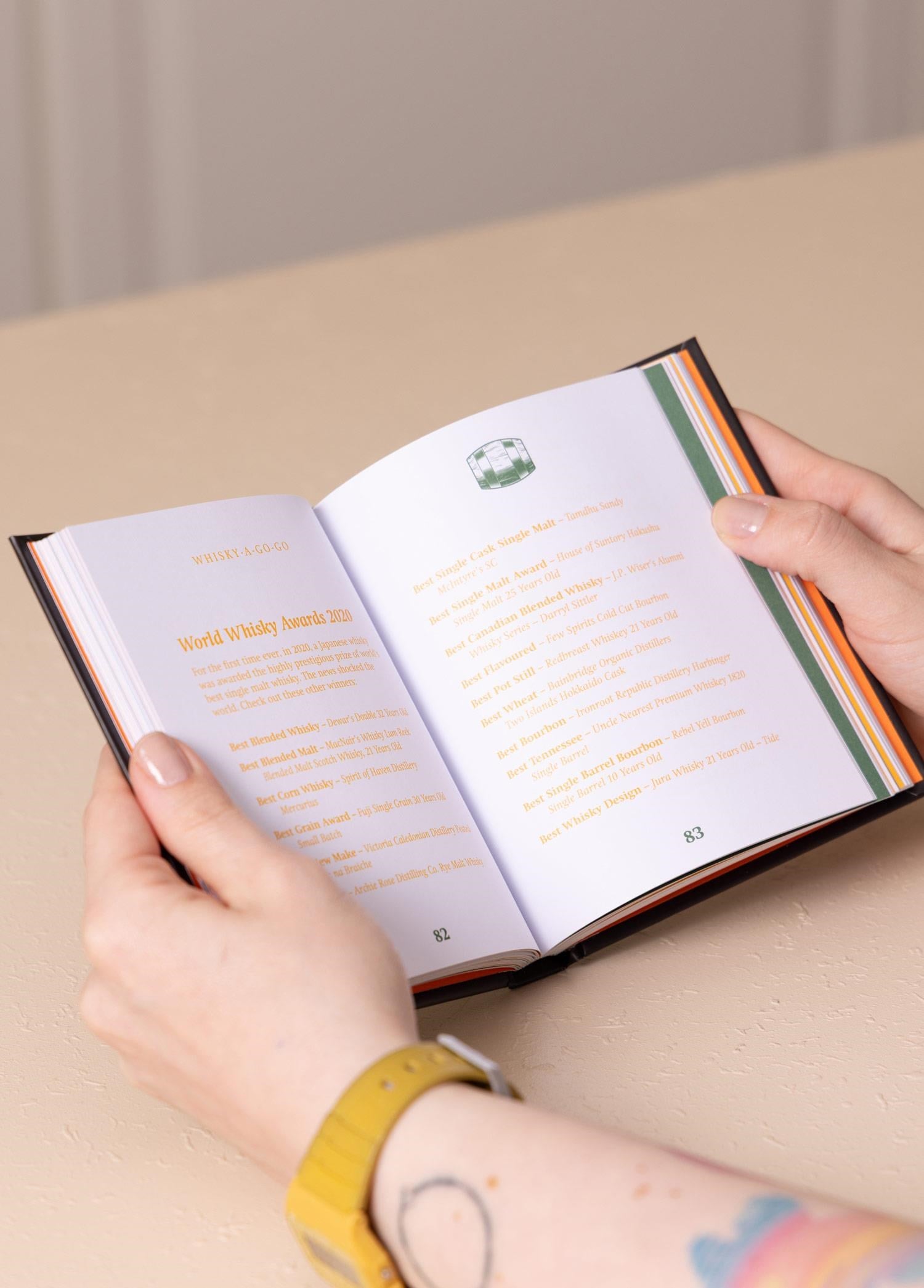 The Mia The Little Book of Whiskey A Kitap