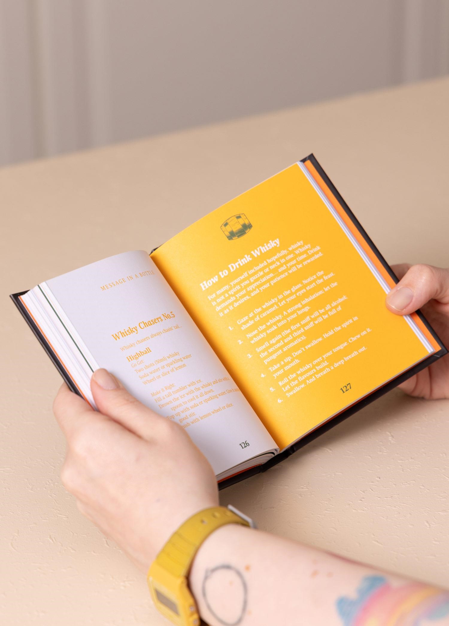 The Mia The Little Book of Whiskey A Kitap