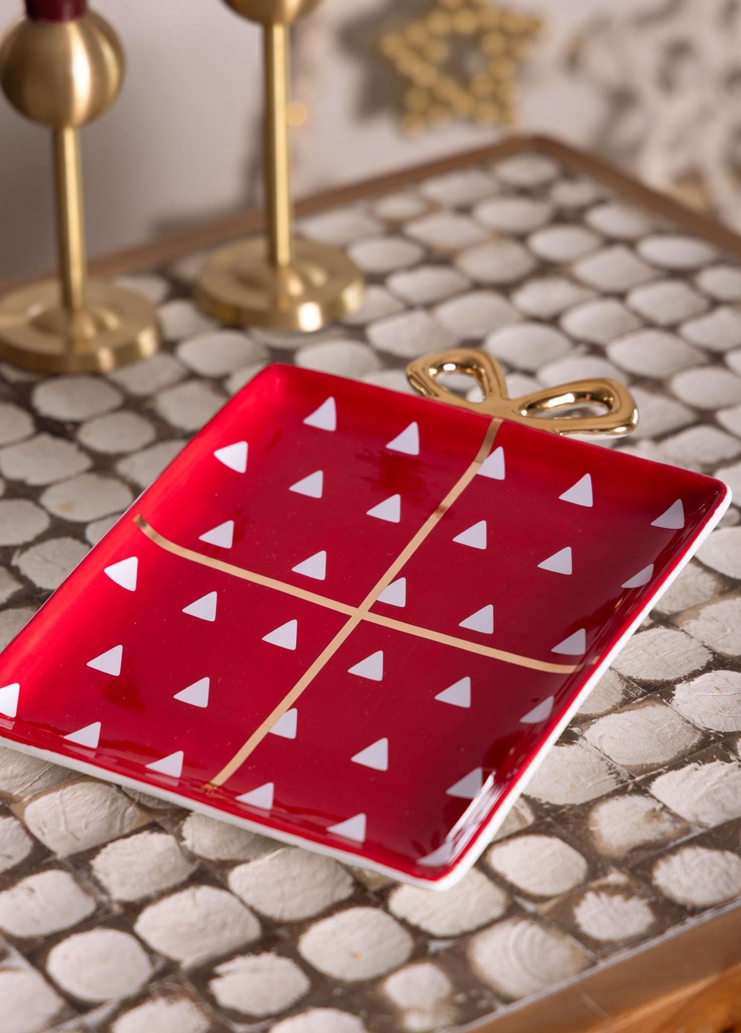 The Mia Fiyonk Figürlü Servis Tabağı Krımızı 22x17 cm