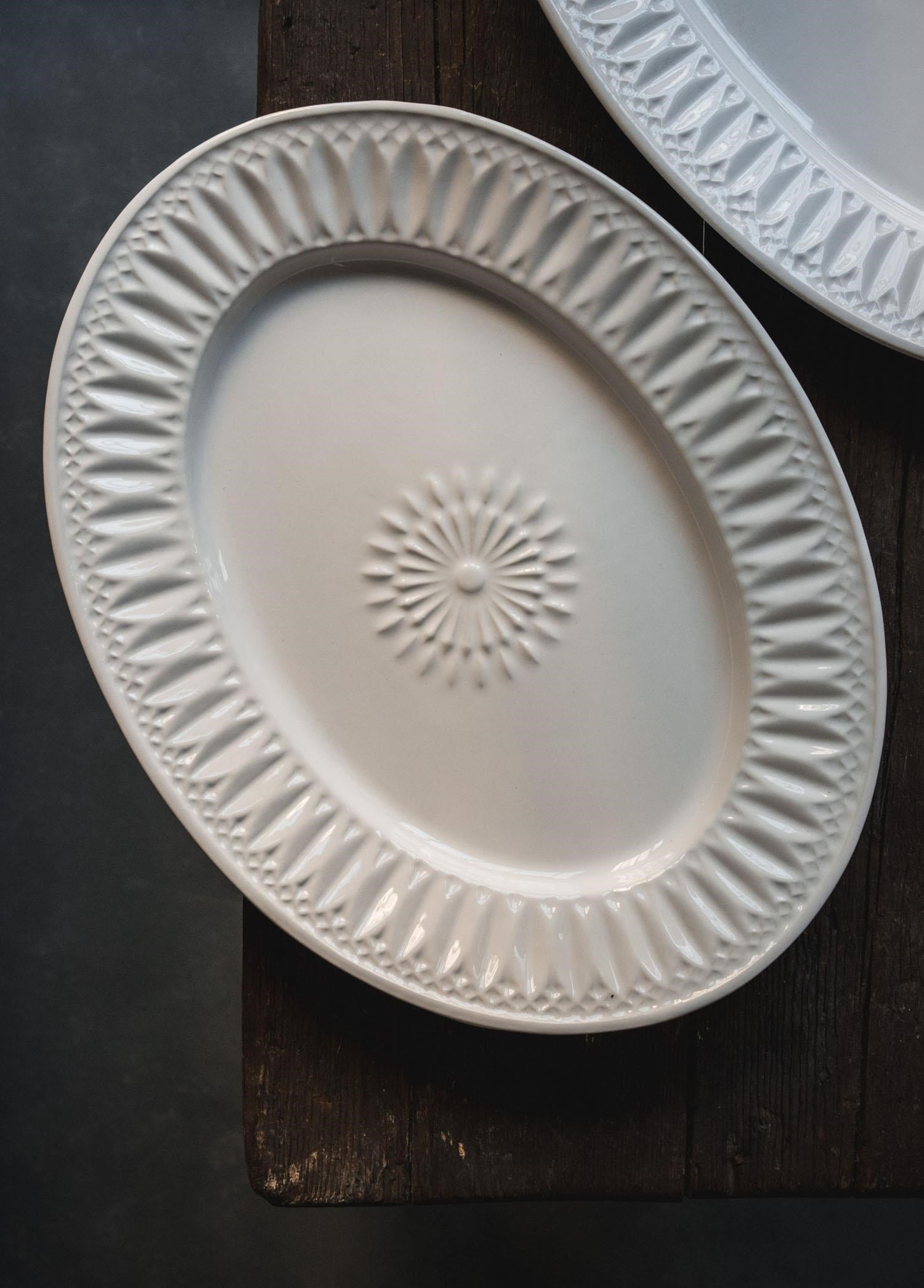 The Mia Grande Servis Tabağı Beyaz 50x37 cm