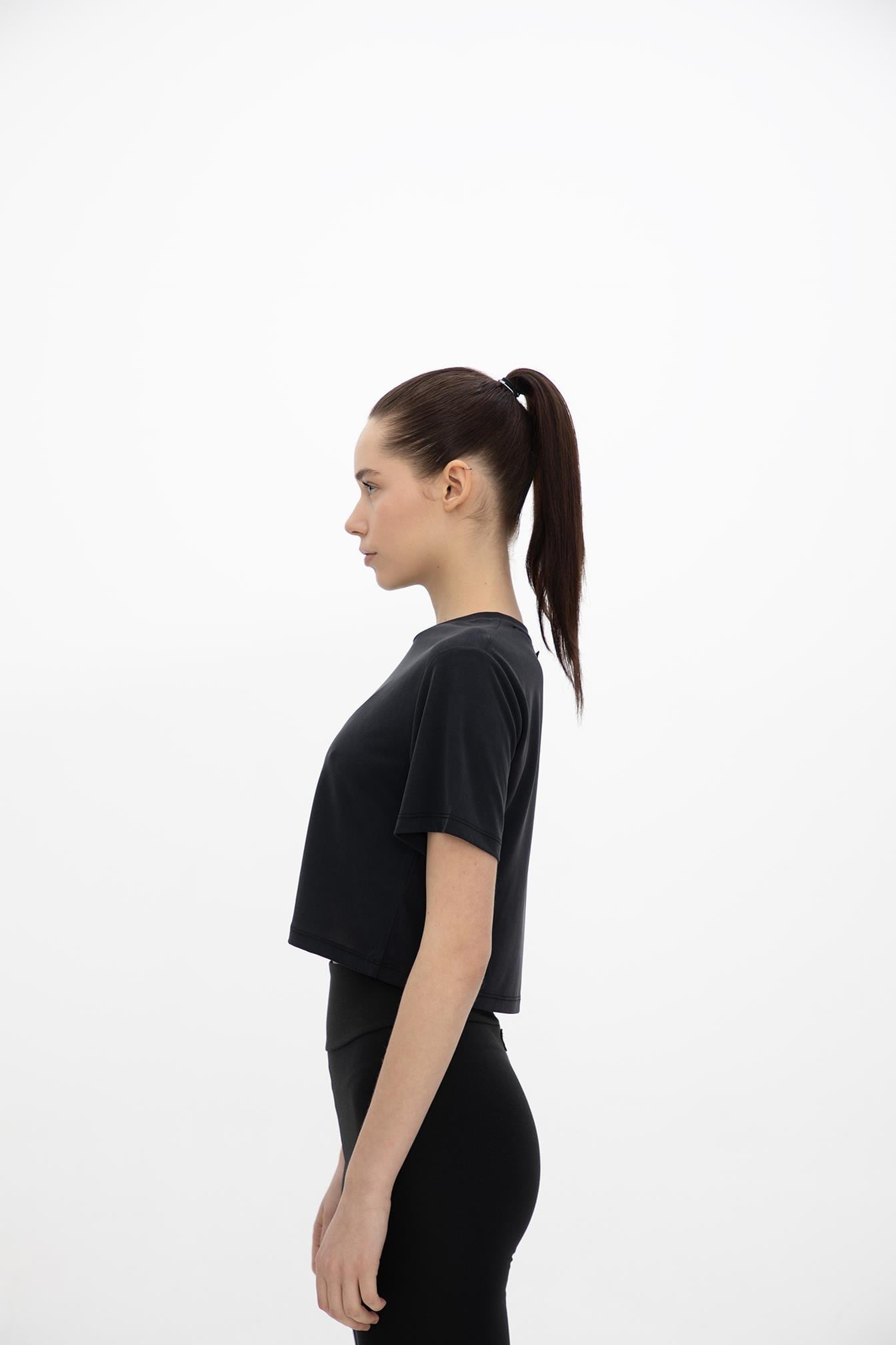 Oma Crop T Shirt Jet Black M