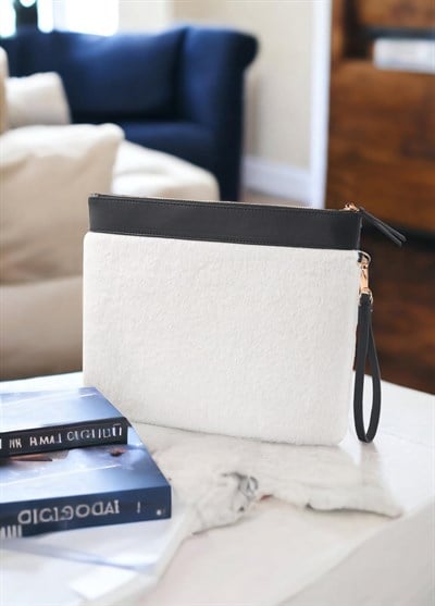 The Mia Peluş Clutch Çanta Beyaz 26x33 cm