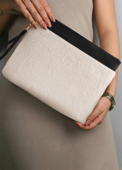 The Mia Peluş Clutch Çanta Beyaz 26x33 cm