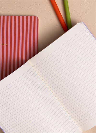 The Mia Pembe Çiçek Desenli Defter 16 x 21 cm
