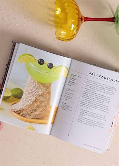 The Mia Celebration Cocktails Kitap