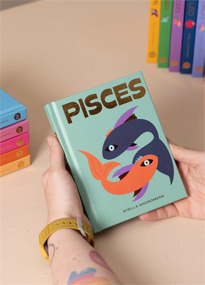 The Mia Pisces Kitap