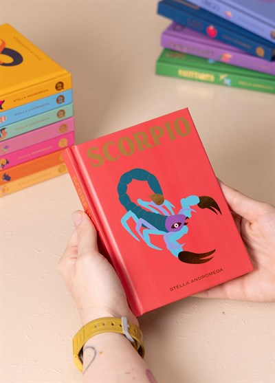 The Mia Scorpio Kitap
