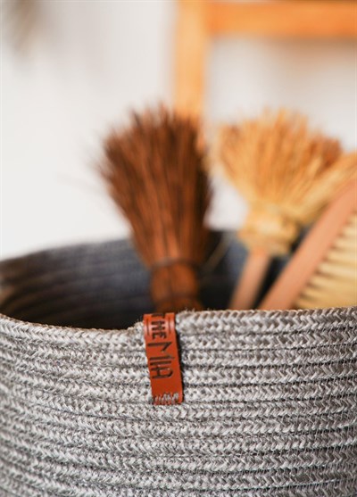 The Mia Jutte Kulplu Yuvarlak Sepet Bambu Gri 25x20 Cm