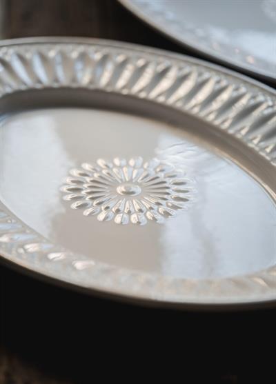 The Mia Grande Servis Tabağı Beyaz 50x37 cm