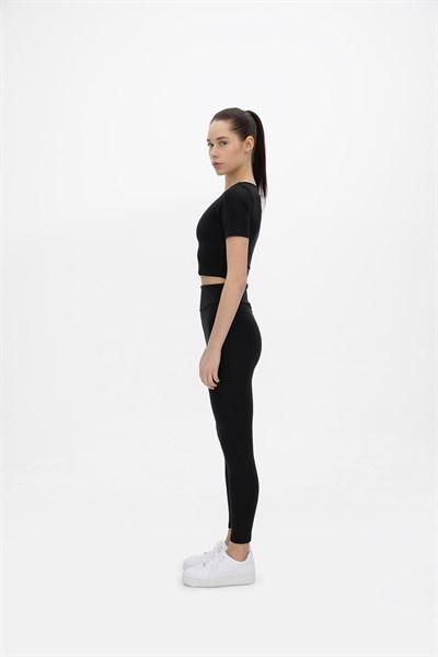 Oma Crop Jet Black M