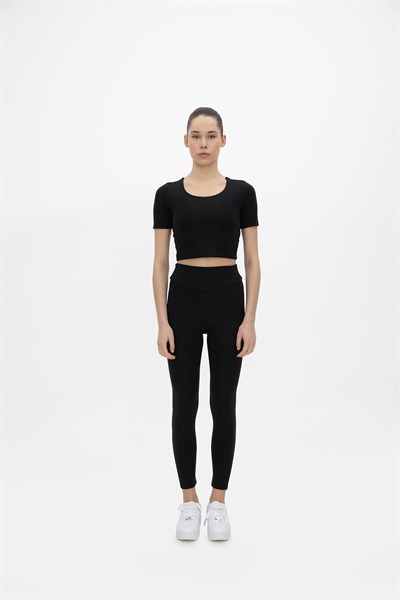 Oma Crop Jet Black M