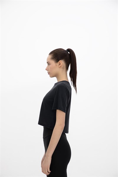 Oma Crop T Shirt Jet Black L