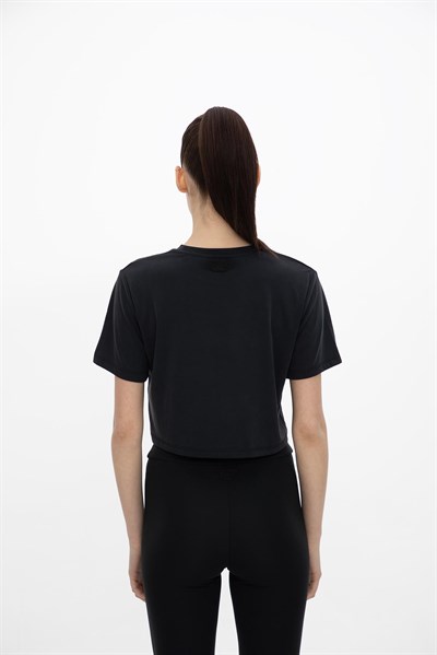 Oma Crop T Shirt Jet Black L