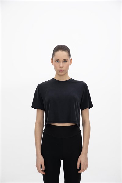 Oma Crop T Shirt Jet Black L