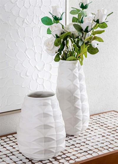The Mia Licia Seramik Vazo Beyaz 17x17x37 cm