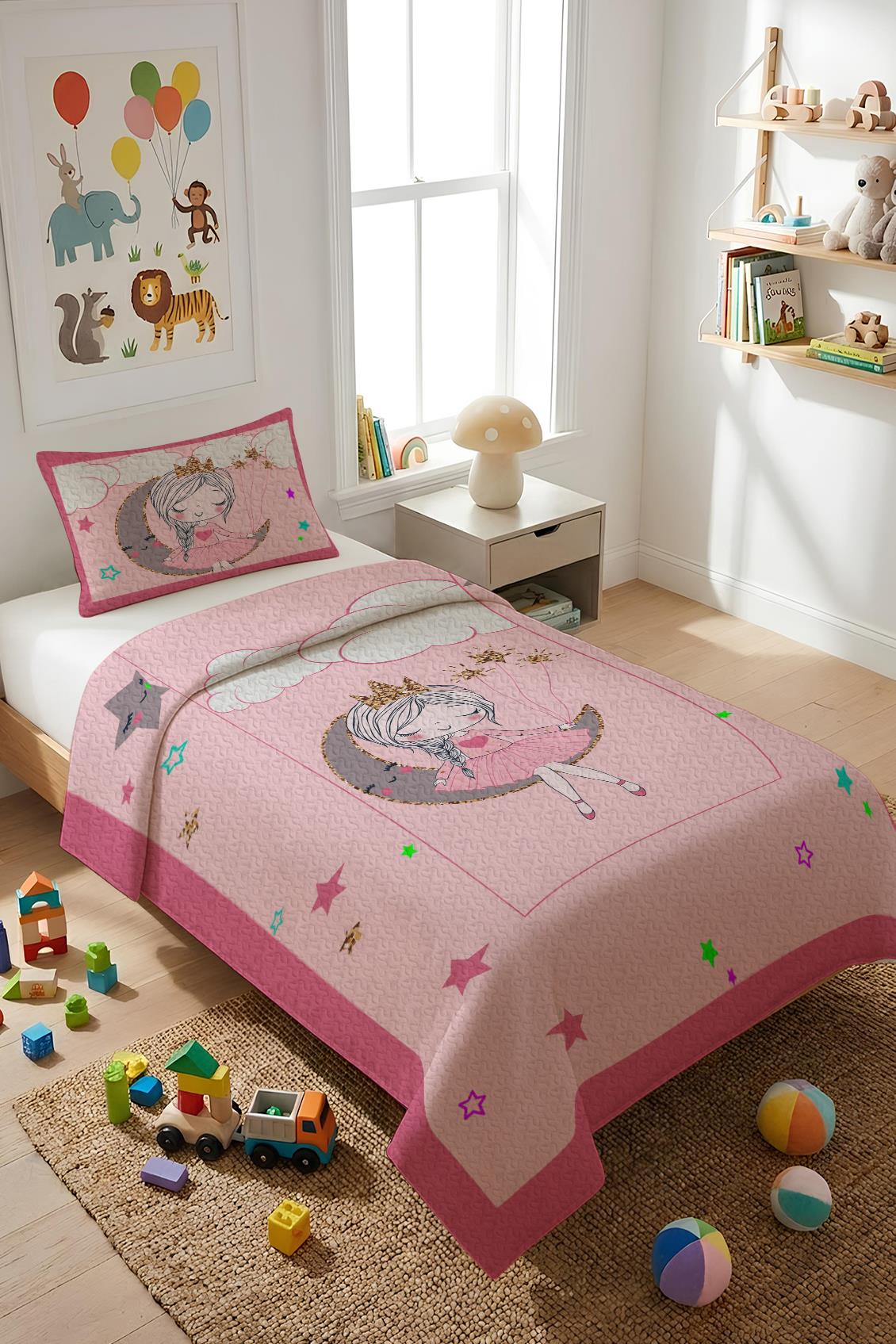 Aydaki Kız Temalı Kadife Kumaş Çocuk Yatak Örtüsü Seti (2 Parça) TKY0031