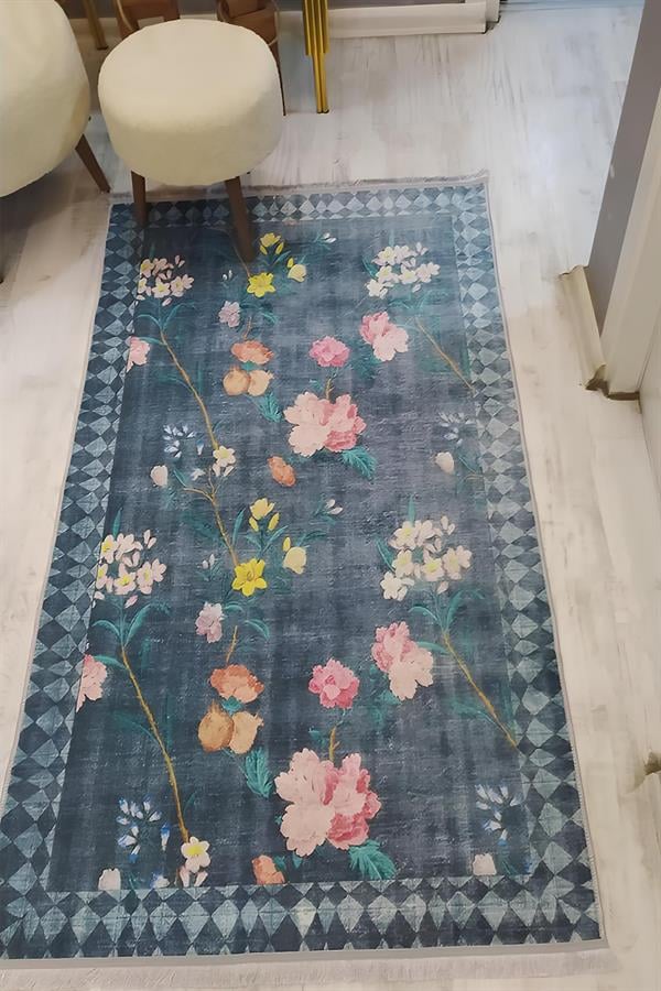 Kaymaz Taban Yıkanabilir Lacivert Zemin Çiçekli Vintage Desen Halı