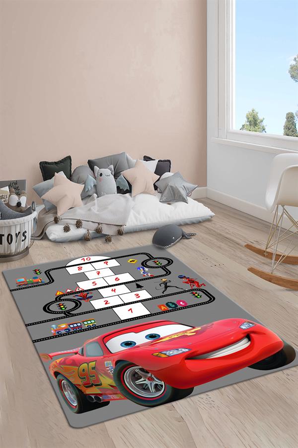 Kaymaz Taban Yıkanabilir Seksekli McQueen Desenli Çocuk Halısı