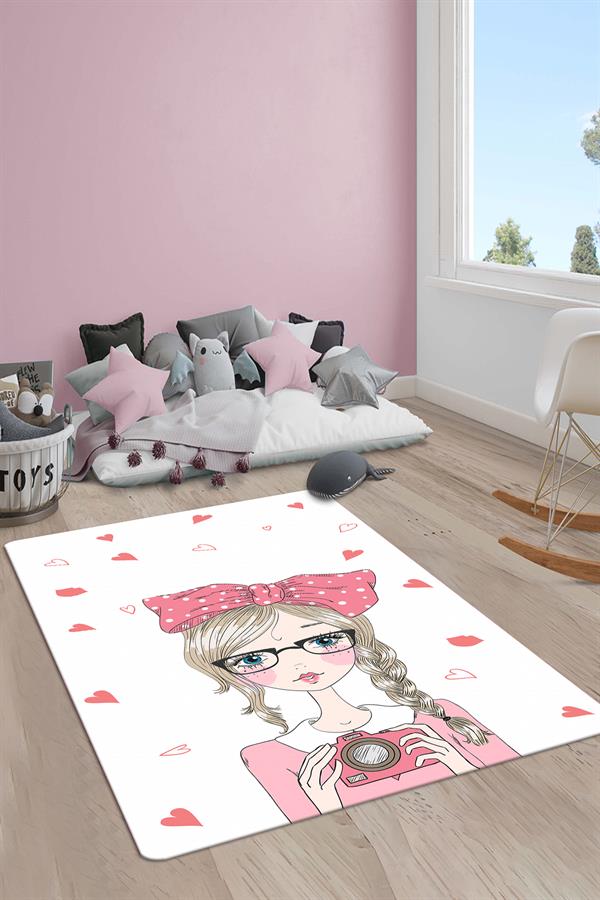Kaymaz Taban Yıkanabilir Tatlı Kız Desenli Çocuk Halısı