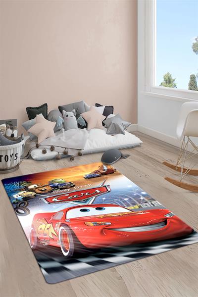 Kaymaz Taban Yıkanabilir McQueen Man Desenli Çocuk Halısı