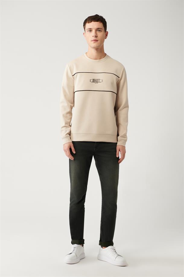 Bej Bisiklet Yaka Göğüsü Baskılı ve Biye Detaylı Sweatshirt