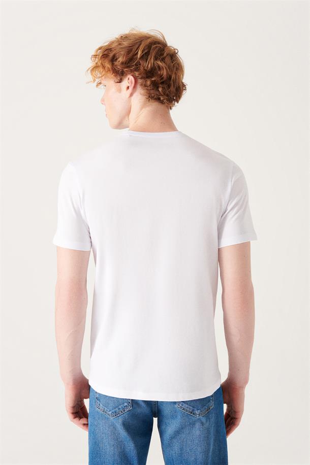 Beyaz %100 Pamuk Nefes Alan Bisiklet Yaka Slim Fit T-Shirt