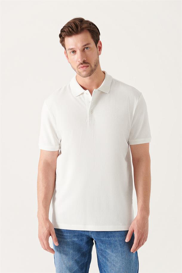 Beyaz %100 Pamuk Serin Tutan Standart Fit Normal Kesim Polo Yaka T-Shirt