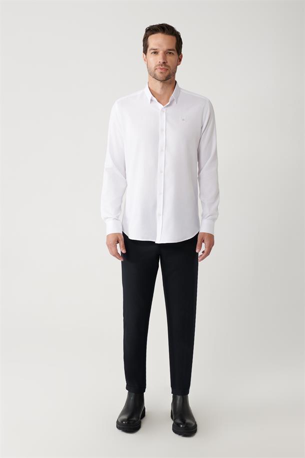 Beyaz Alttan Britli Yaka Pamuklu Armürlü Slim Fit Gömlek