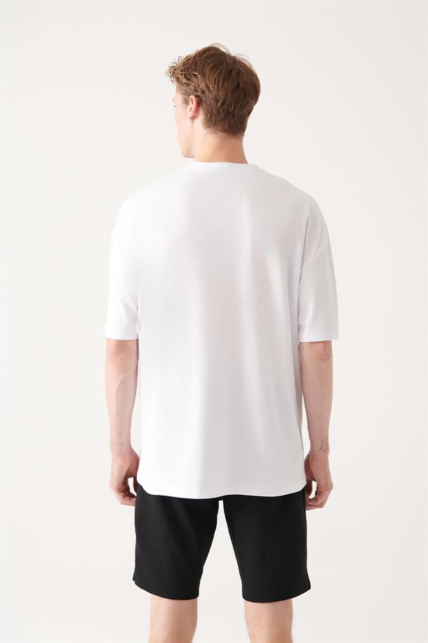 Beyaz Bisiklet Yaka Baskılı  Örme T-Shirt