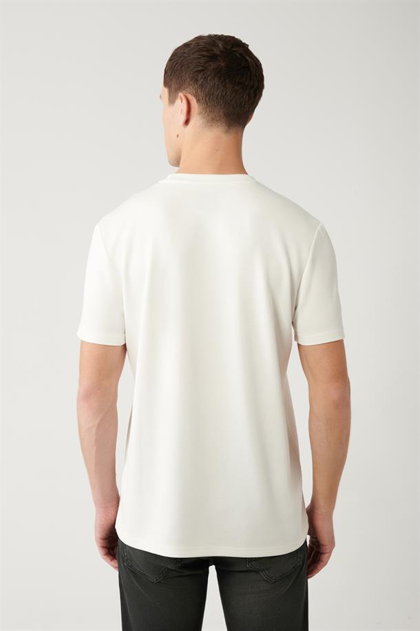 Beyaz Bisiklet Yaka Baskılı Regular Fit Standart Kesim T-Shirt