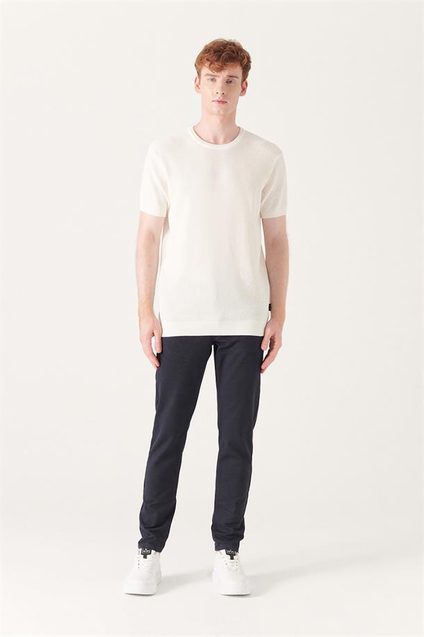 Beyaz Bisiklet Yaka Dokulu Basic Triko T-shirt