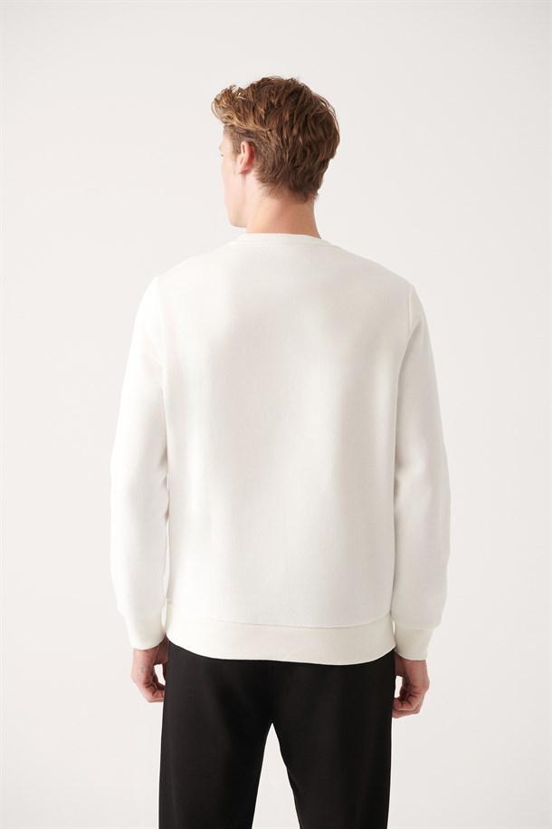 Beyaz Bisiklet Yaka Şardonlu 3 İplik Pamuklu Sweatshirt