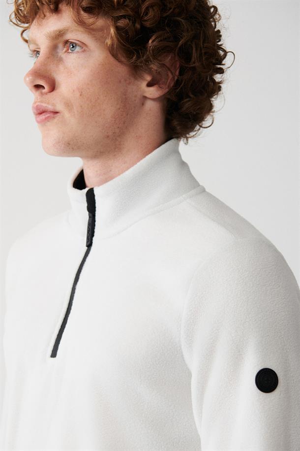 Beyaz Dik Yaka Basic Yarım Fermuarlı Polar Sweatshirt