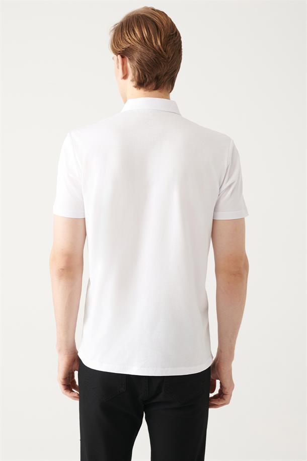 Beyaz Düğmeli  Polo Yaka T-Shirt
