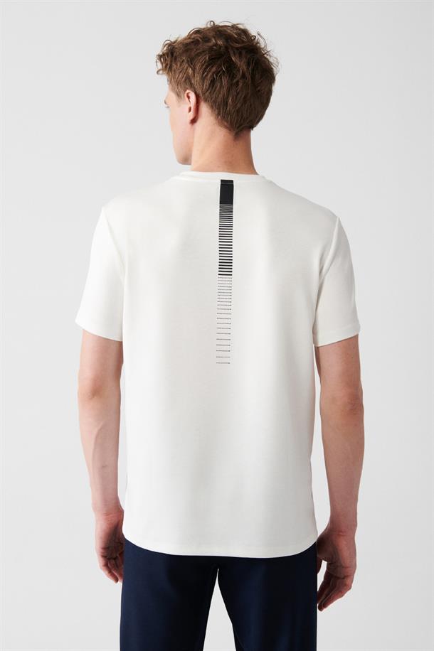 Ekru Bisiklet Yaka Sırt ve Göğsü Logo Baskılı T-shirt
