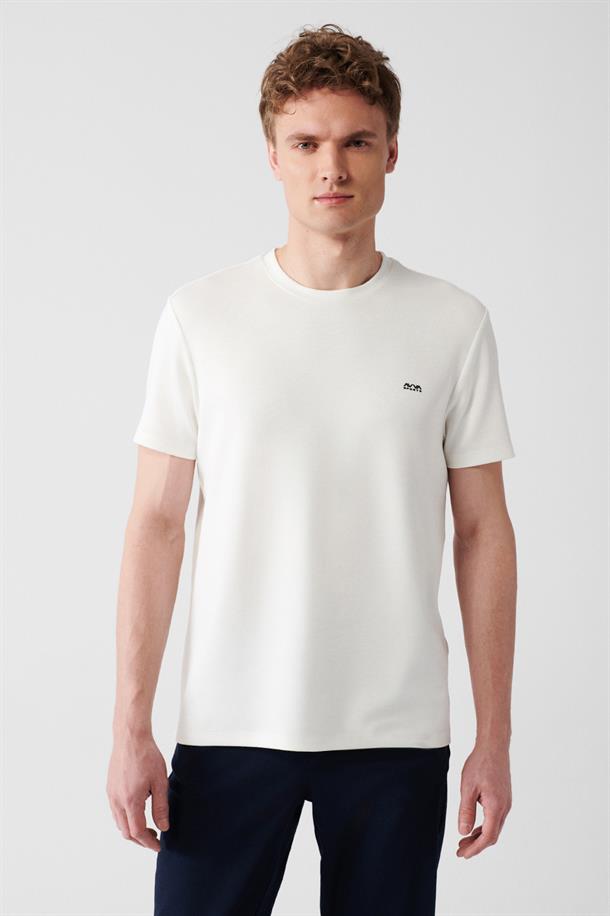Ekru Bisiklet Yaka Sırt ve Göğsü Logo Baskılı T-shirt