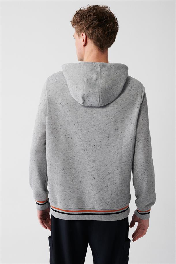 Gri Kapüşonlu Yaka Baskılı Sweatshirt