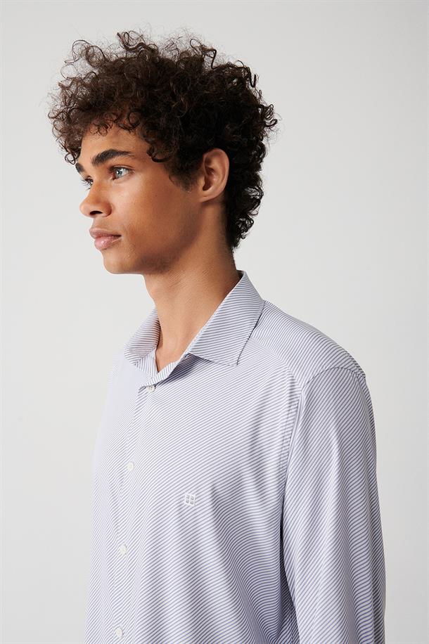 Gri Klasik Yaka Çizgili Travel Slim Fit Gömlek